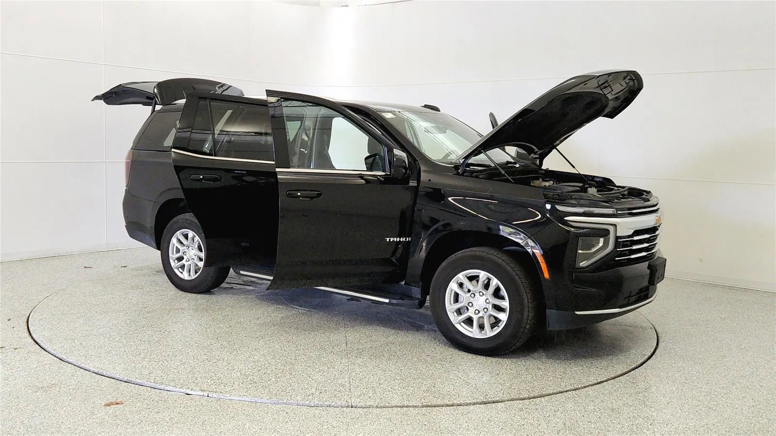 Used 2025 Chevrolet Tahoe LT AWD/4WD image 9