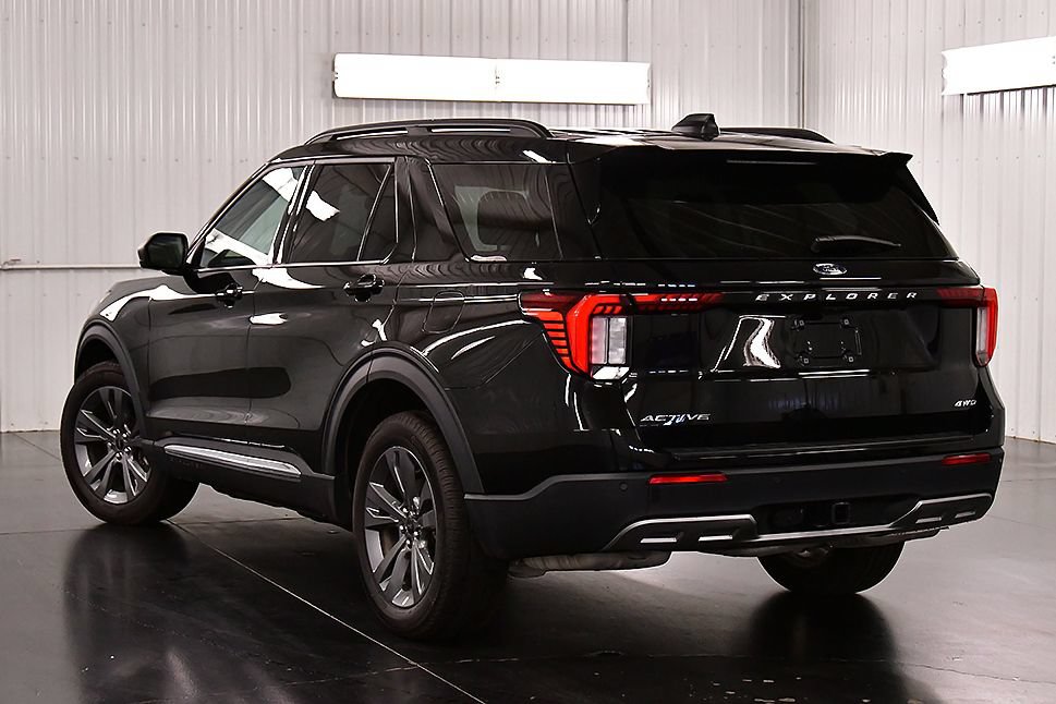 Used 2025 Ford Explorer Active w/ Active Comfort Package AWD/4WD image 5