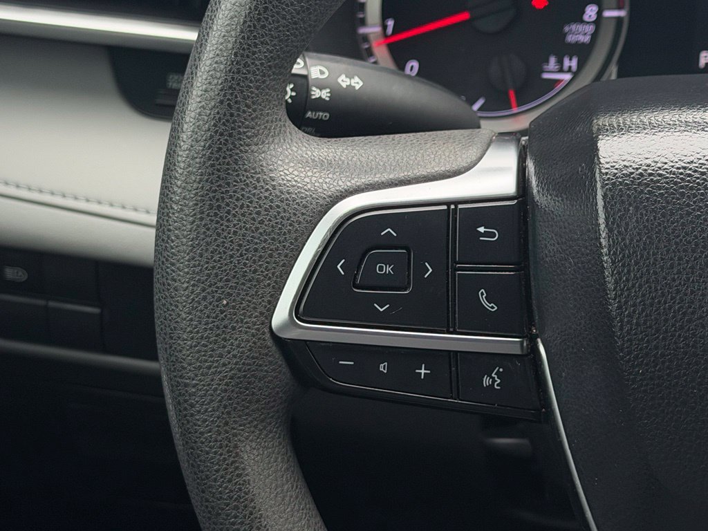 Used 2021 Toyota Highlander L FWD image 14