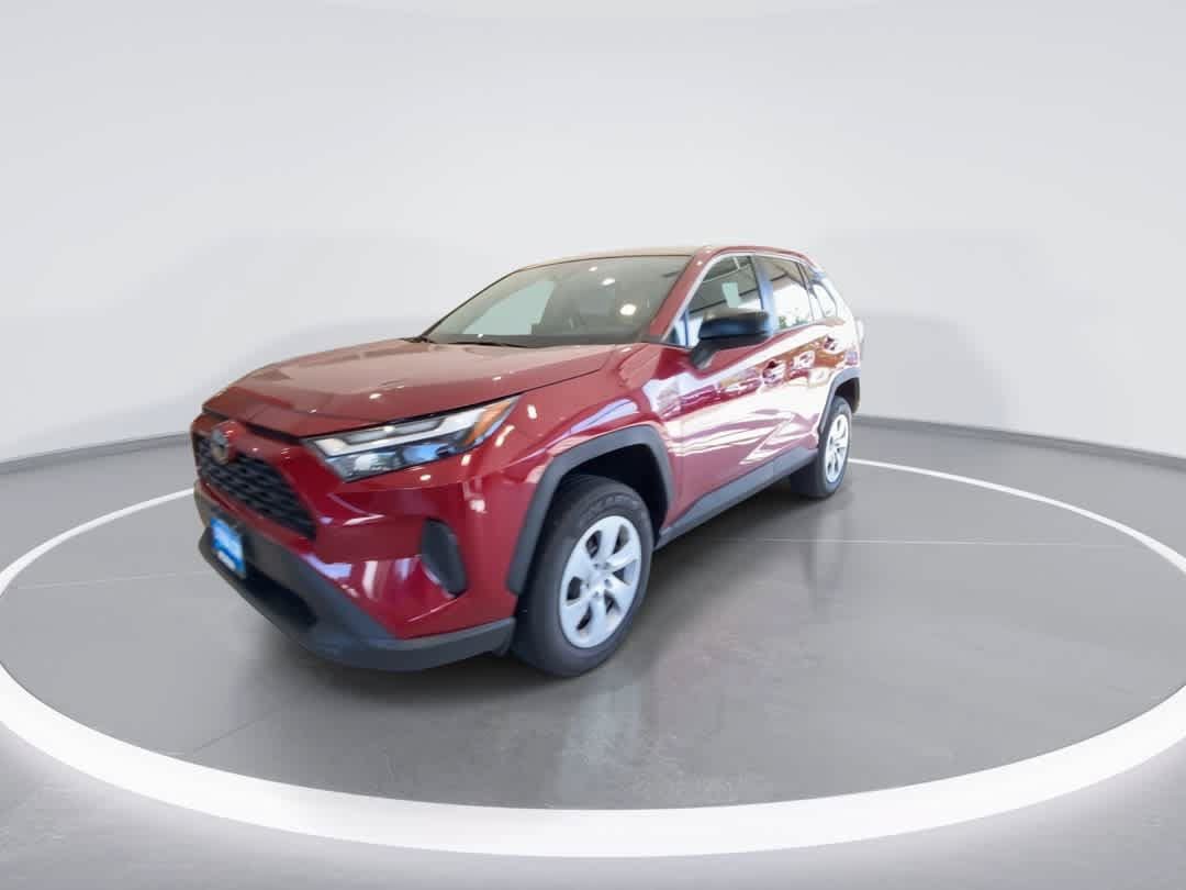 Used 2024 Toyota RAV4 LE AWD/4WD image 4