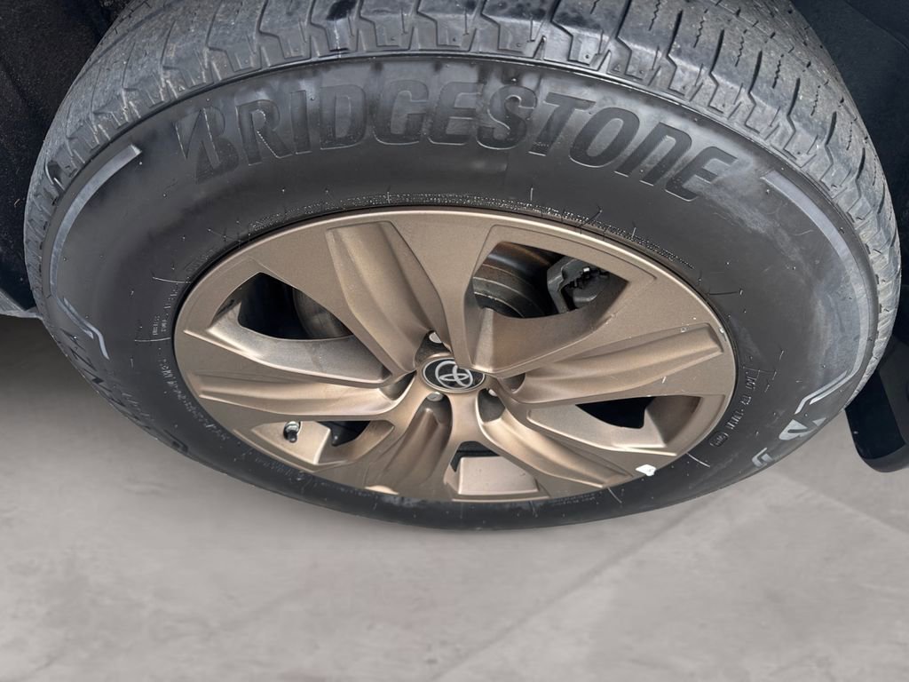 Used 2023 Toyota Highlander Bronze Edition image 14