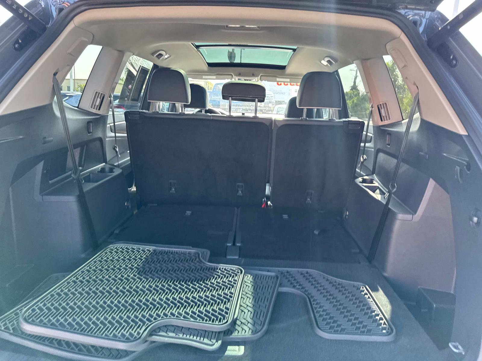 Certified 2025 Volkswagen Atlas SEL Premium R-Line image 8