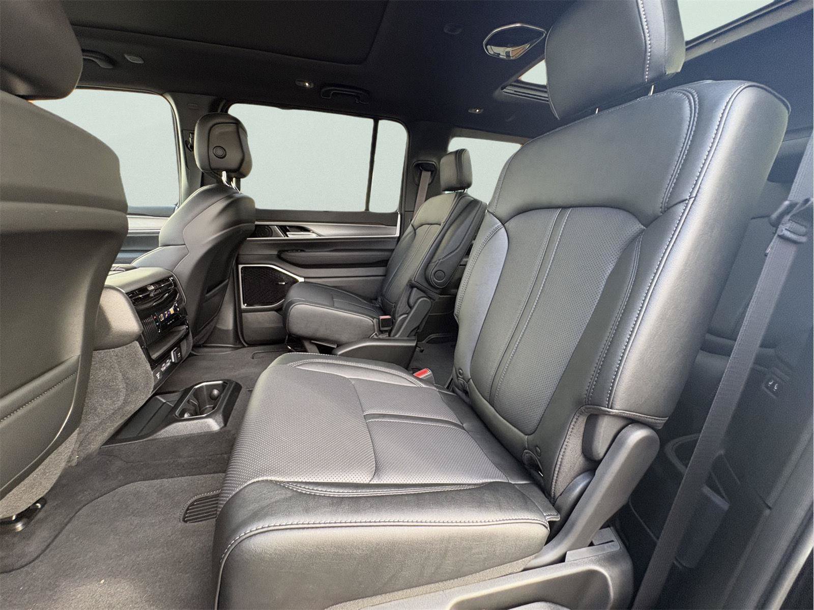New 2026 Jeep Grand Wagoneer L Limited AWD/4WD image 11