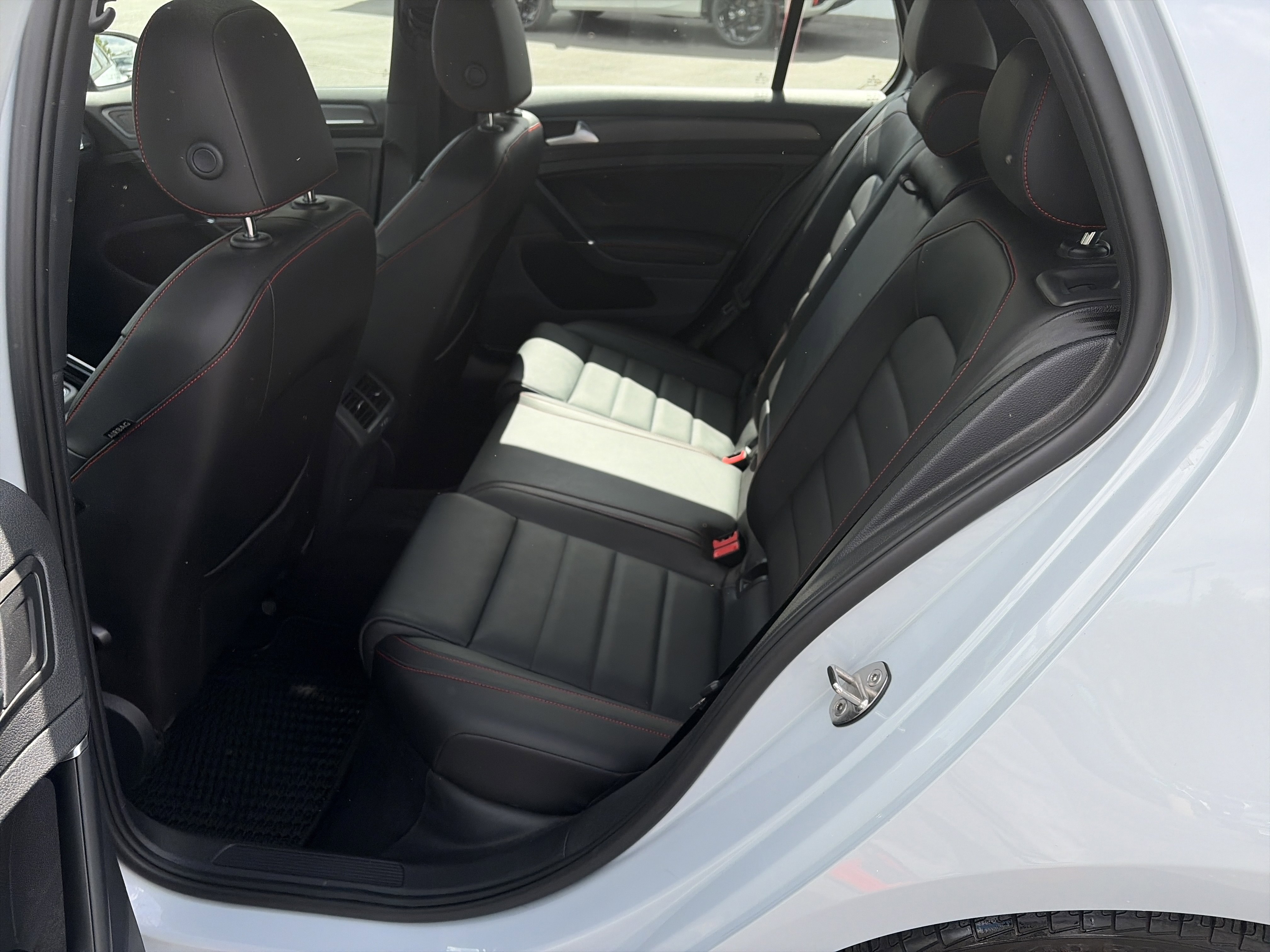 Used 2018 Volkswagen GTI SE w/ SE Leather Package FWD image 18