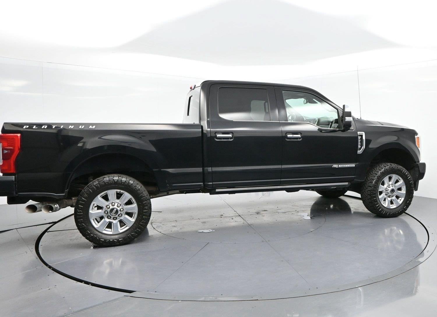 Used 2017 Ford F250 Platinum w/ Platinum Ultimate Package AWD/4WD image 8