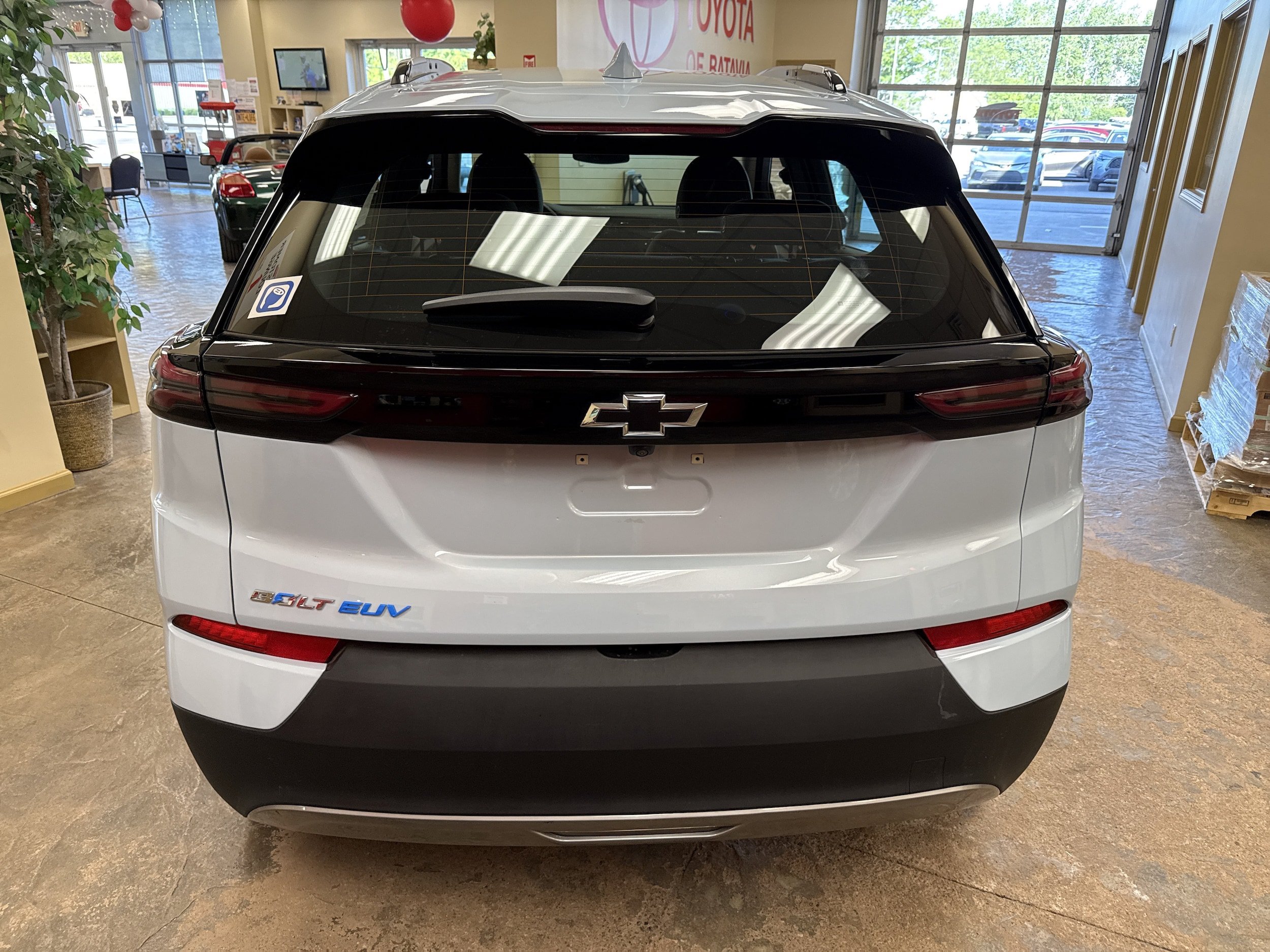 Used 2023 Chevrolet Bolt EUV LT FWD image 9