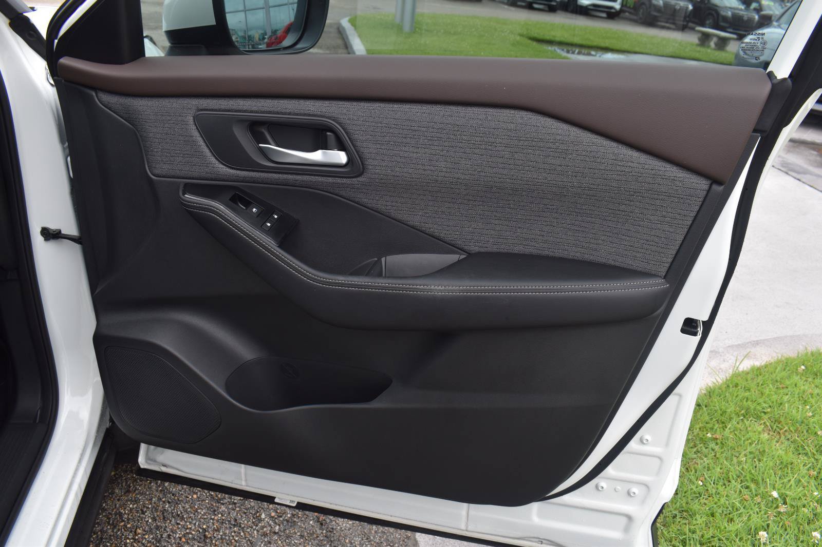 Used 2023 Nissan Rogue SV FWD image 59