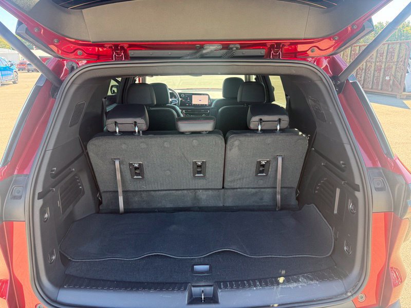 Used 2026 Chevrolet Traverse Z71 w/ LPO, Floor Liner Package AWD/4WD image 6