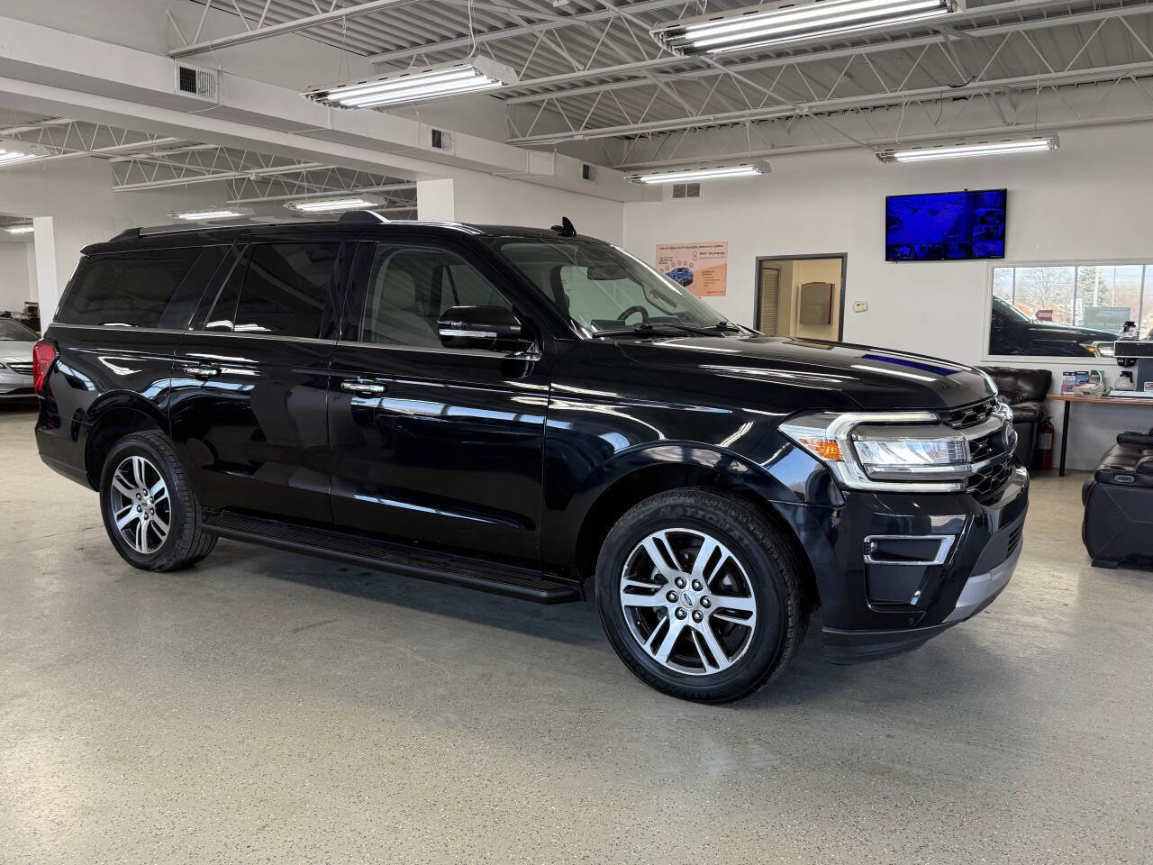 Used 2024 Ford Expedition Max Limited image 4