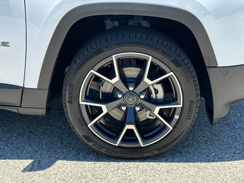 New 2026 Jeep Cherokee Overland w/ Trailer Tow Group AWD/4WD image 12