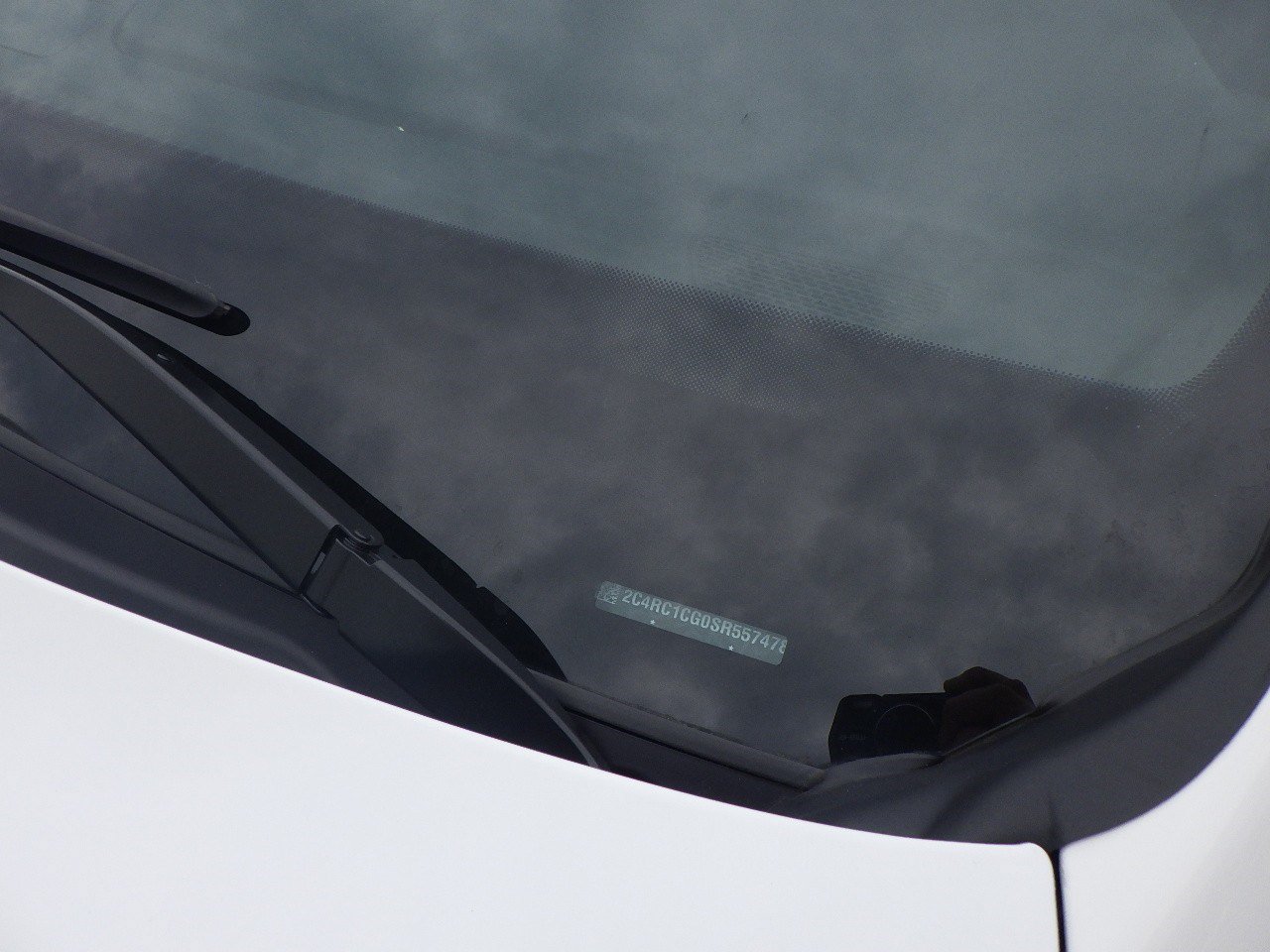 Used 2025 Chrysler Voyager LX FWD image 2