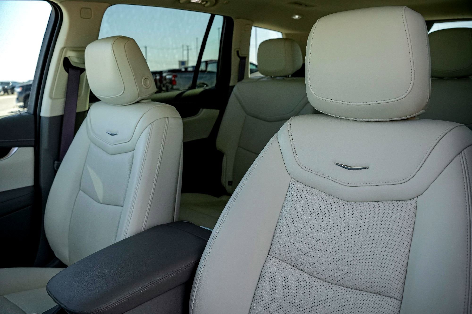 Used 2025 Cadillac XT6 Premium Luxury image 12