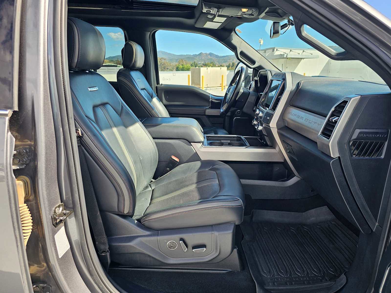Used 2022 Ford F350 Platinum AWD/4WD image 10