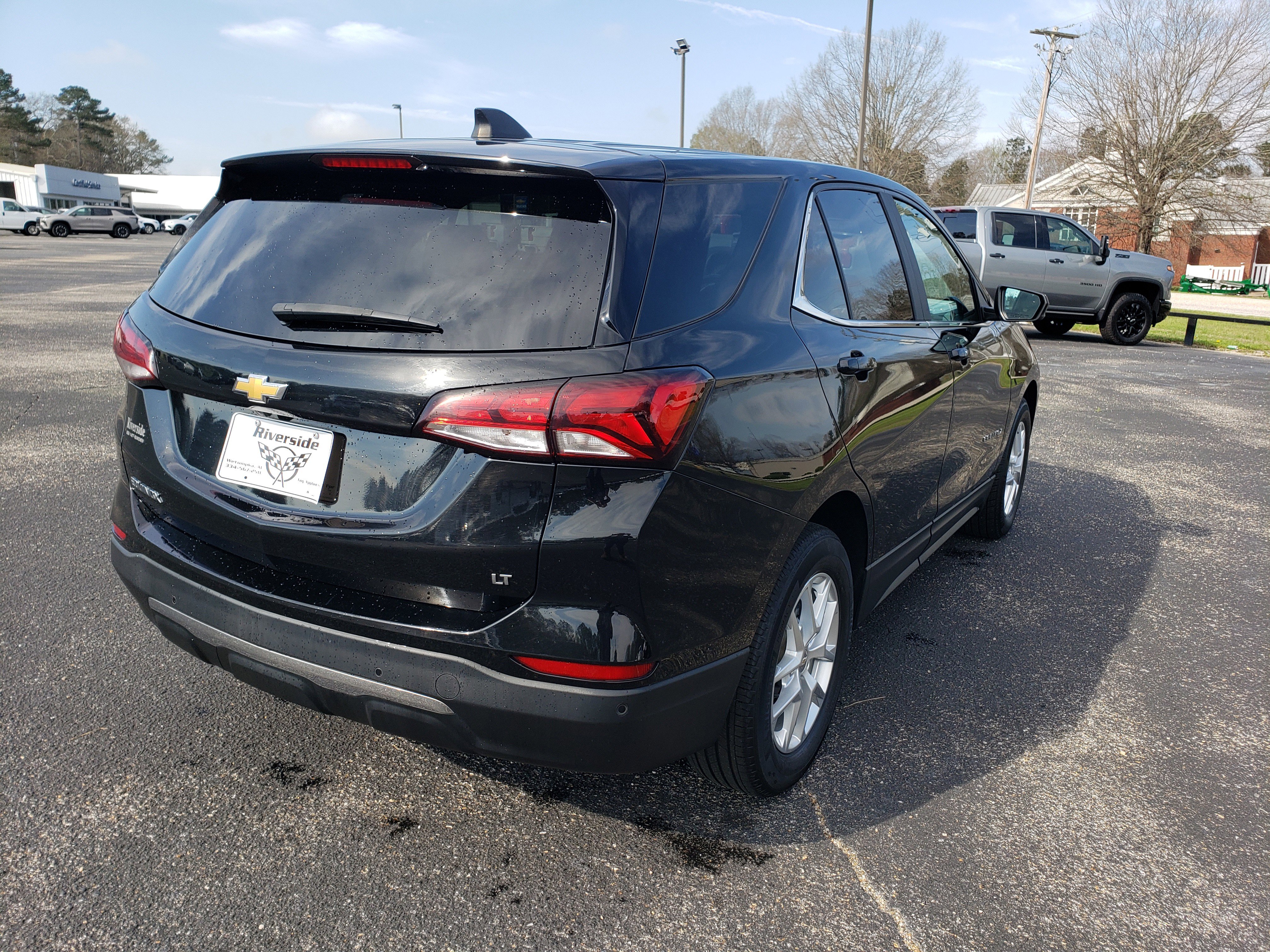 Used 2022 Chevrolet Equinox LT w/ Driver Convenience Package image 4