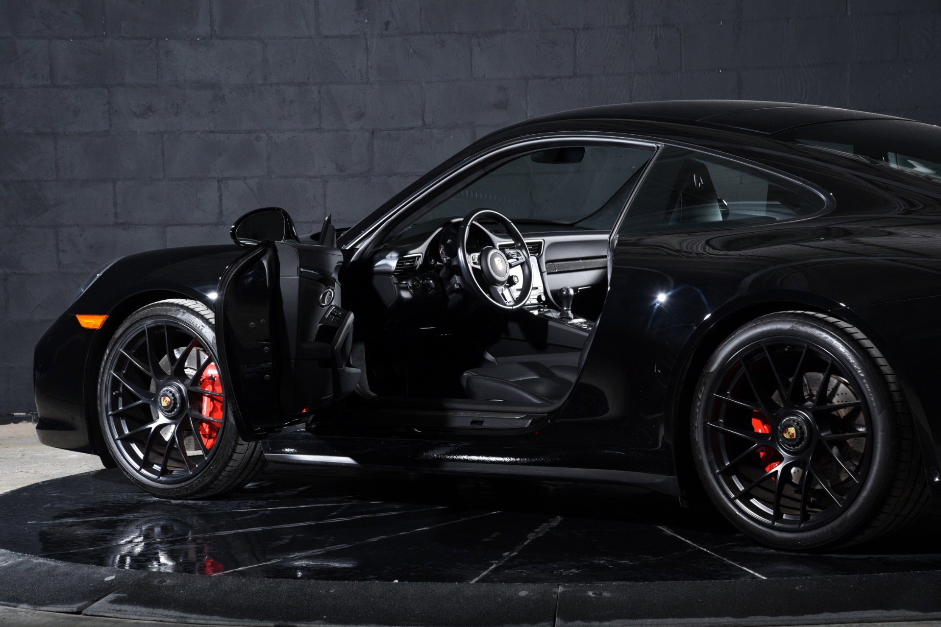 Used 2019 Porsche 911 Carrera GTS RWD image 13