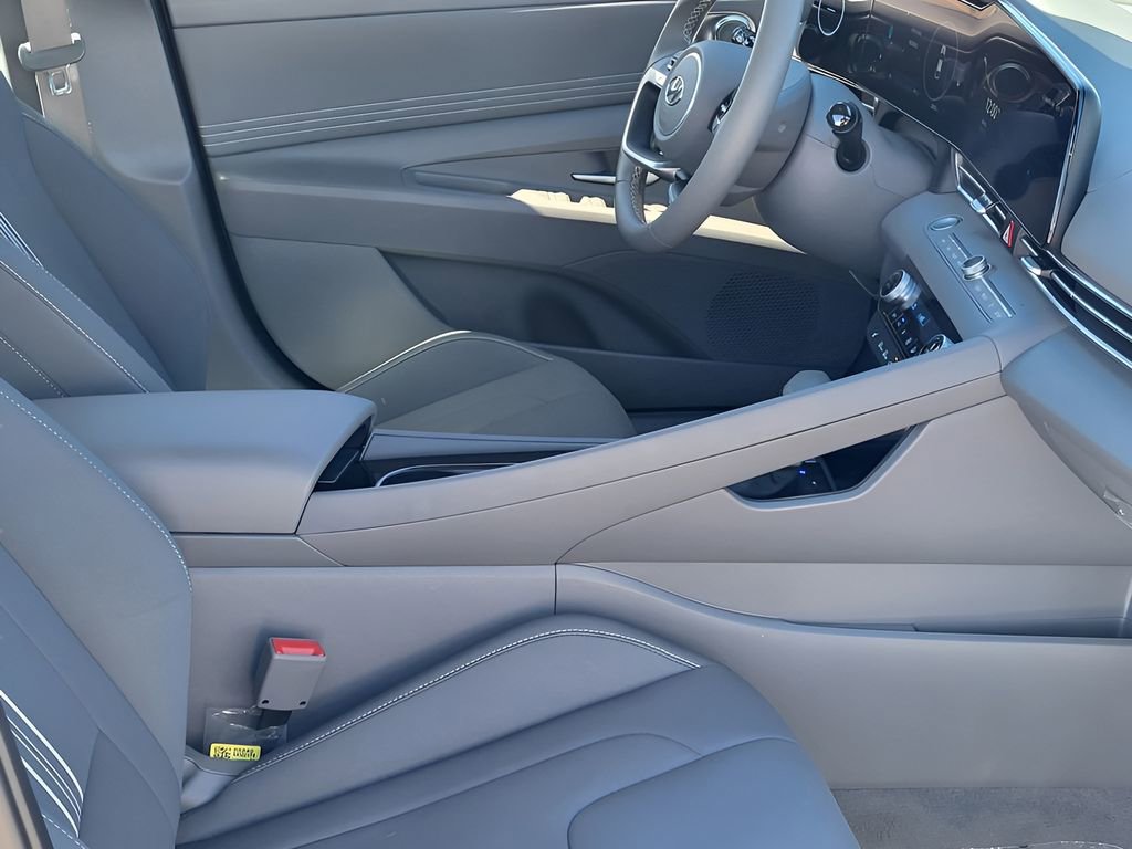 Used 2023 Hyundai Elantra SEL w/ Convenience Package image 24