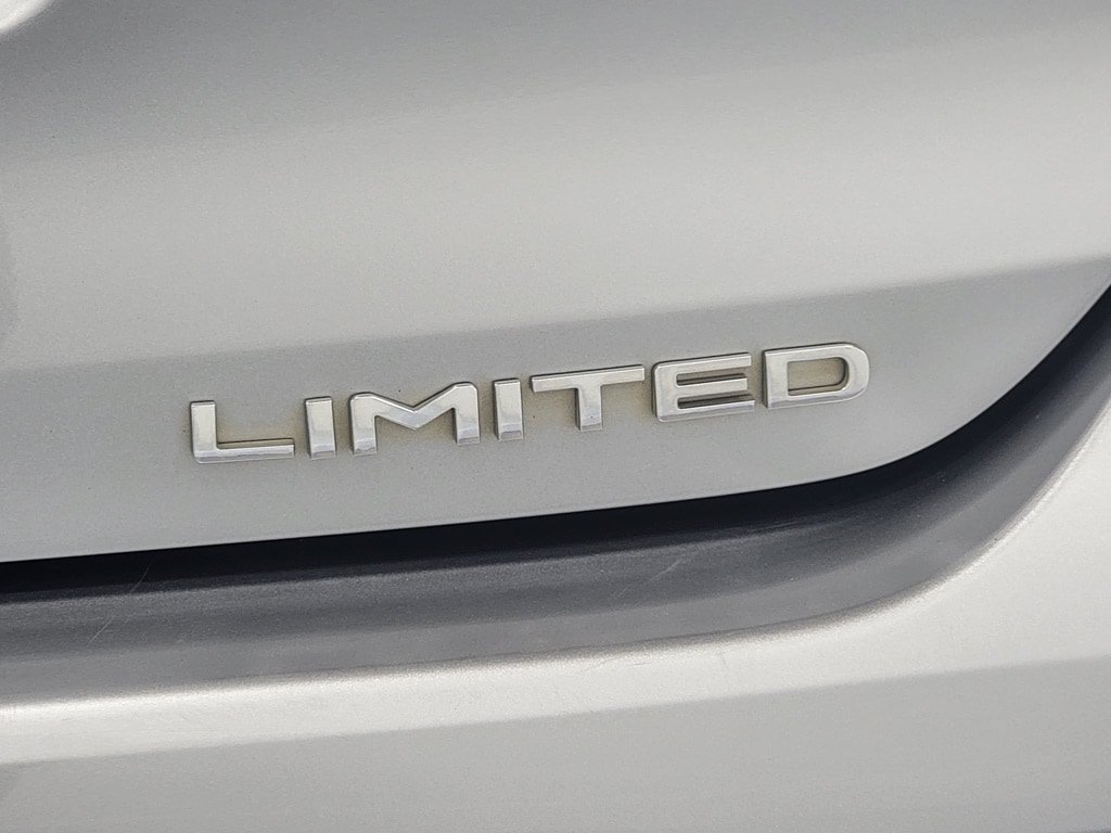 Used 2022 Toyota Highlander Limited FWD image 10