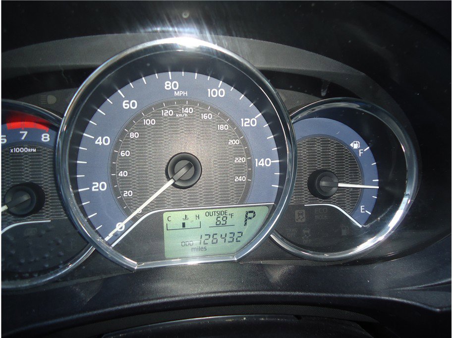 Used 2015 Toyota Corolla LE FWD image 23