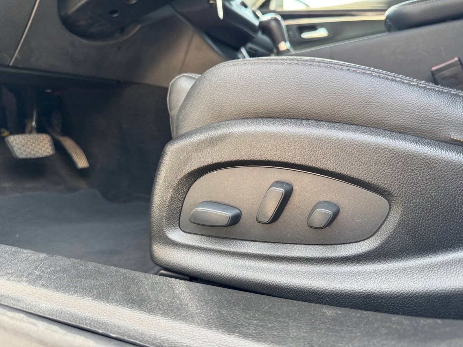 Used 2017 Chevrolet Impala LT FWD image 18