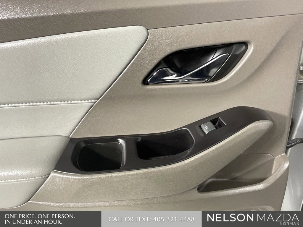 Used 2018 Chevrolet Traverse LT image 19