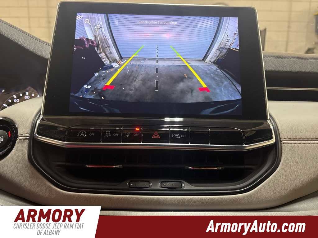 Used 2025 Jeep Compass Limited image 17