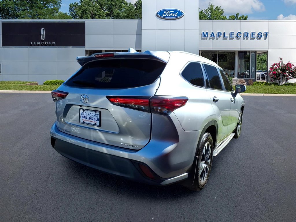 Used 2023 Toyota Highlander XLE AWD/4WD image 4