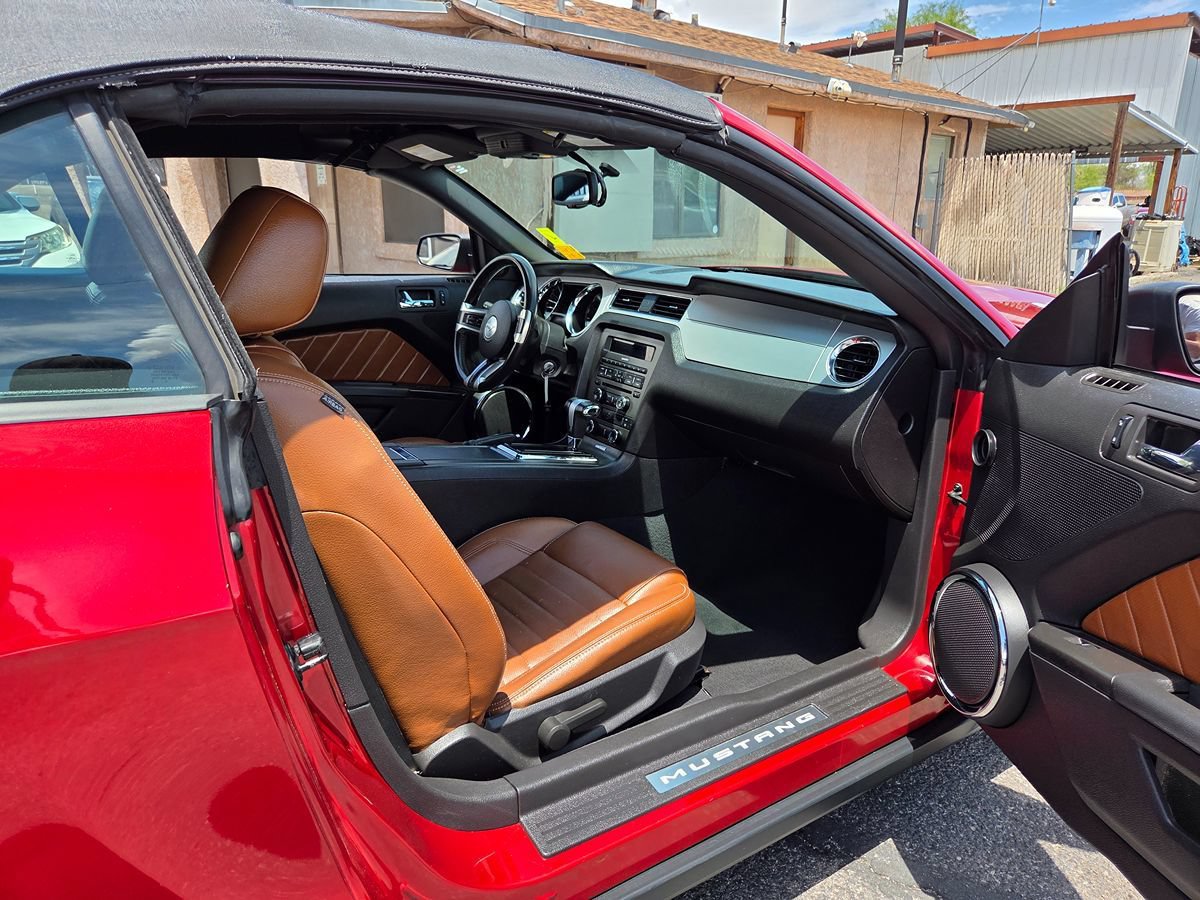 Used 2010 Ford Mustang Premium RWD image 31