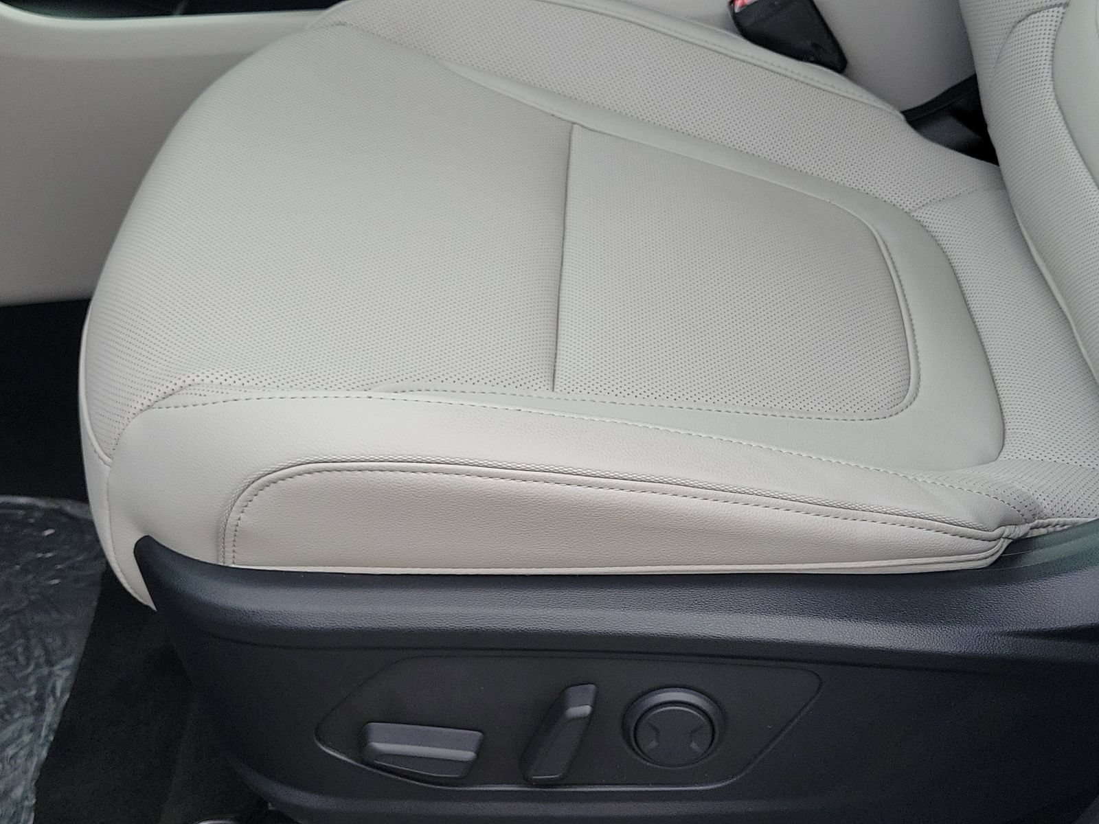 New 2026 Hyundai Tucson Limited FWD image 16
