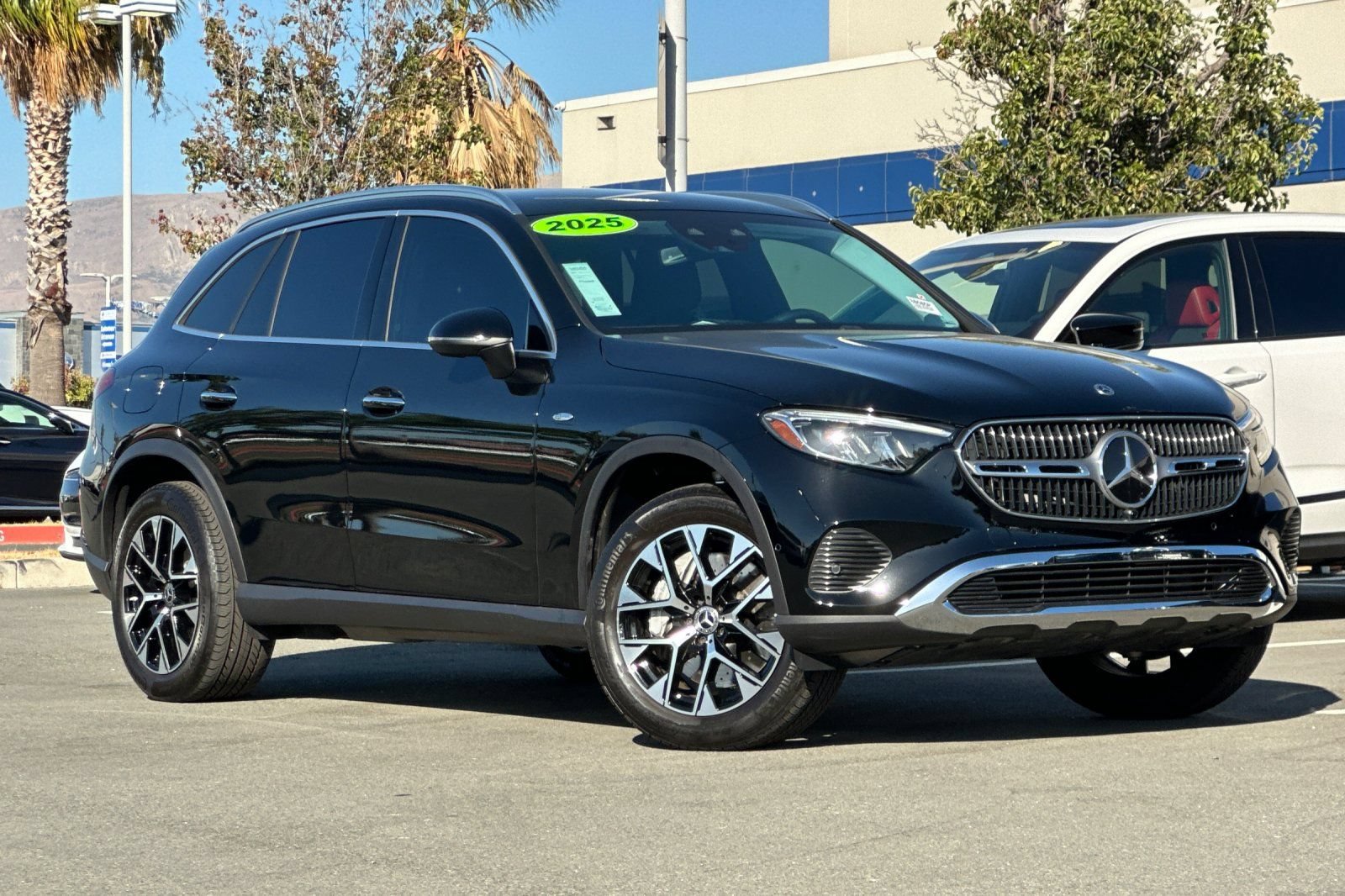 Used 2025 Mercedes-Benz GLC 350e 4MATIC w/ Driver Assistance Package image 2