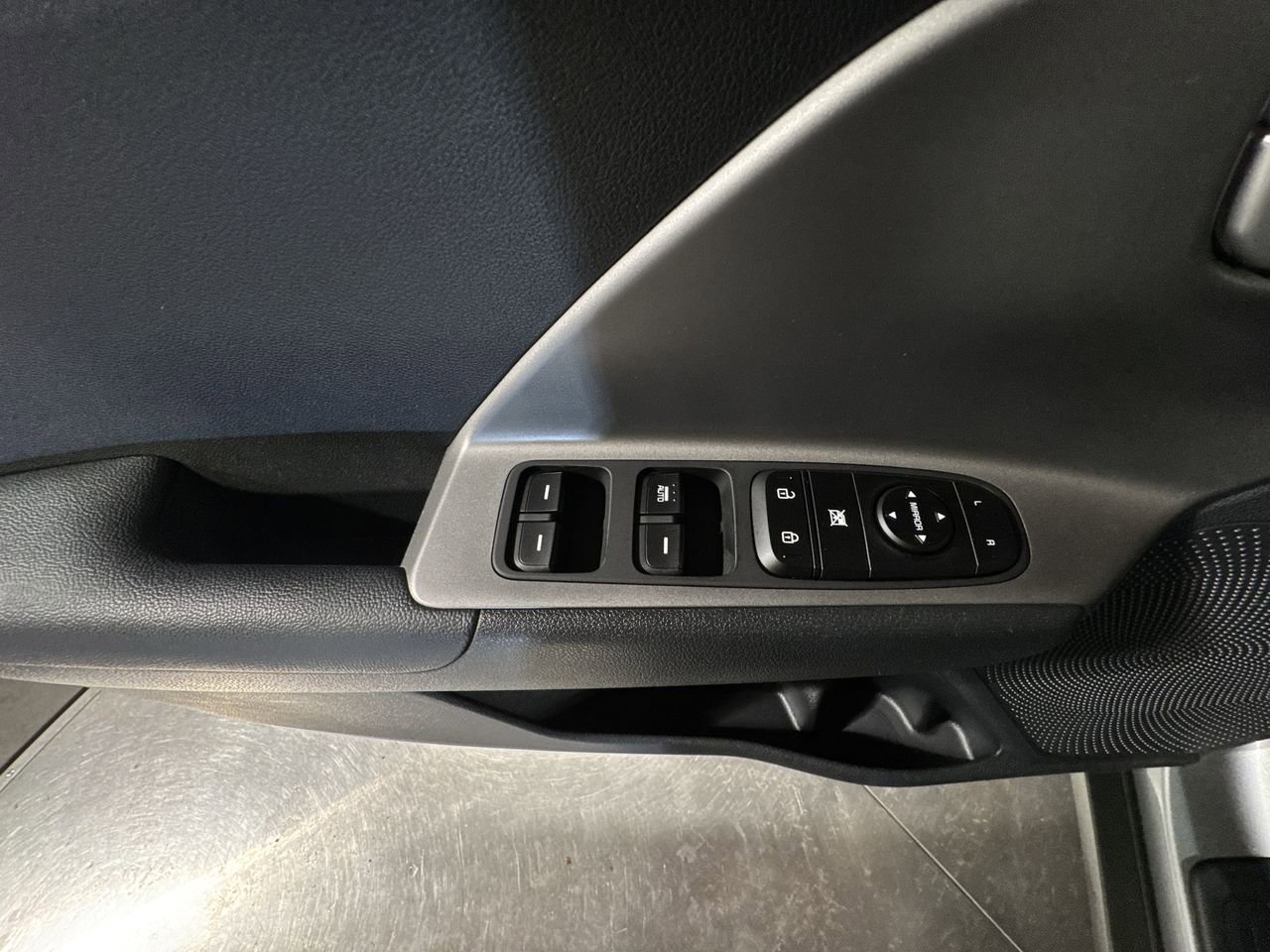 Certified 2022 Kia Niro LX image 20