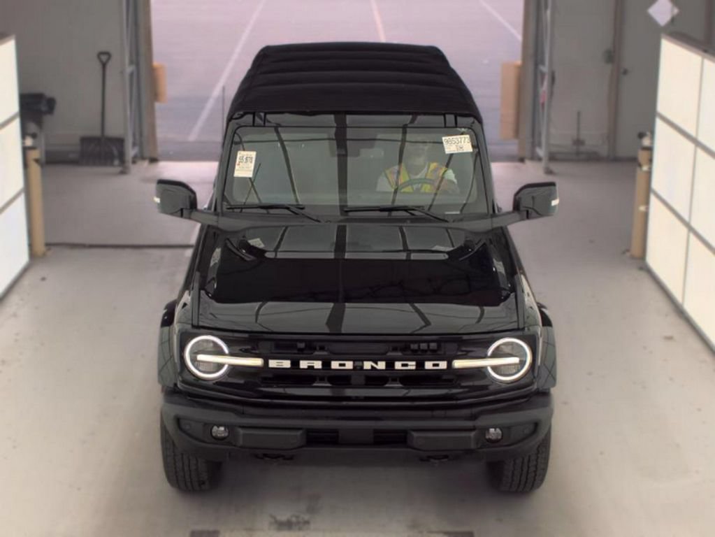 Used 2023 Ford Bronco Outer Banks AWD/4WD image 3