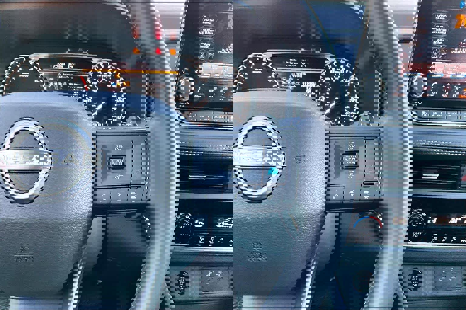 Used 2025 Nissan Rogue SV image 22