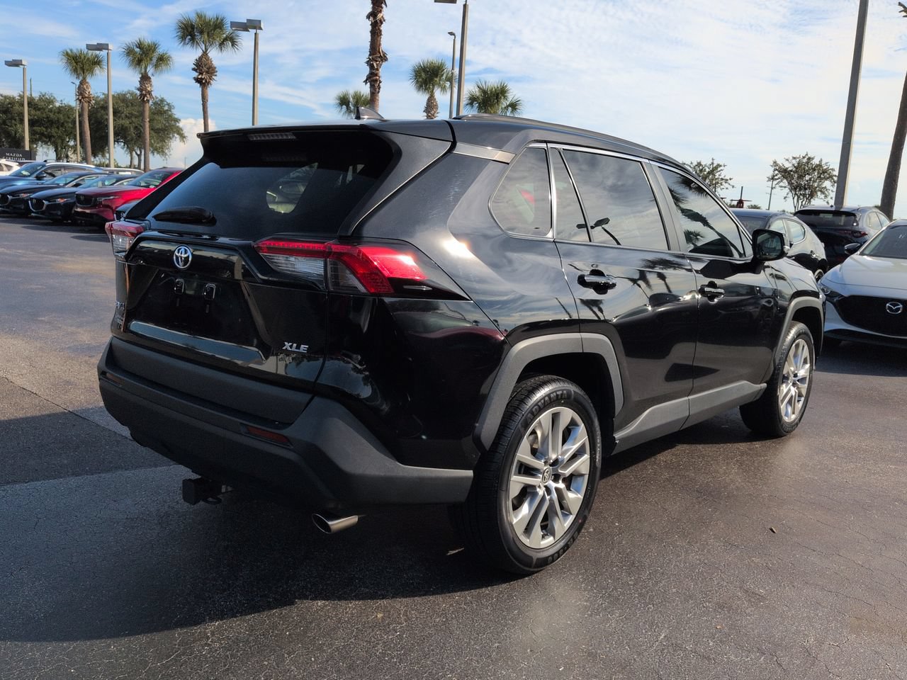 Used 2021 Toyota RAV4 XLE Premium FWD image 4