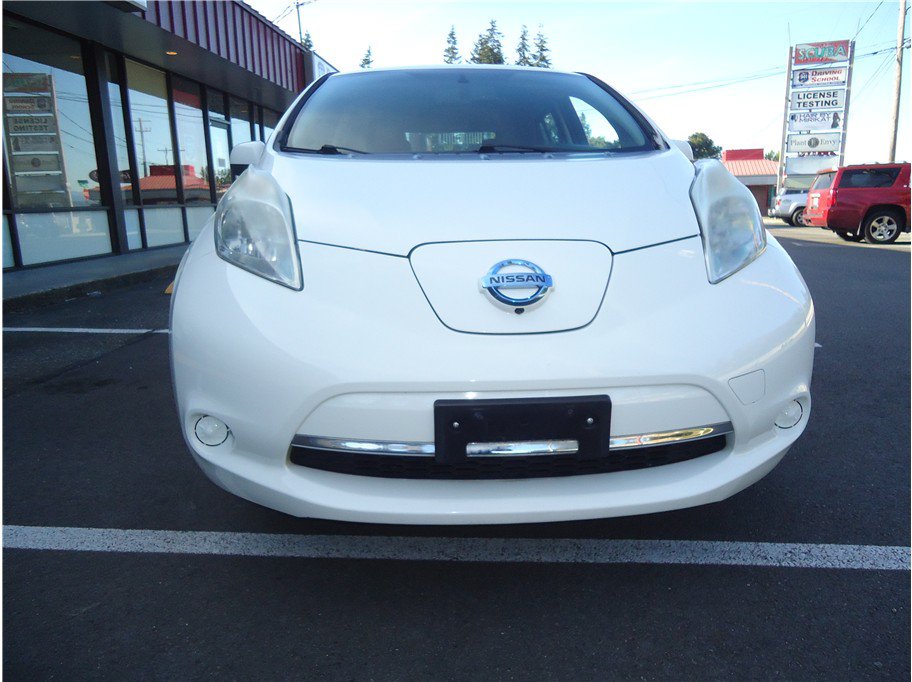 Used 2016 Nissan Leaf SV w/ Premium Package FWD image 3
