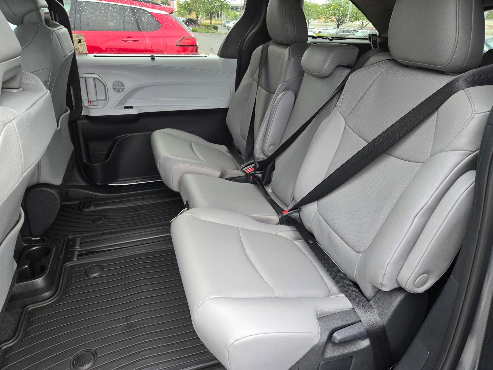 Certified 2026 Toyota Sienna XLE FWD image 11