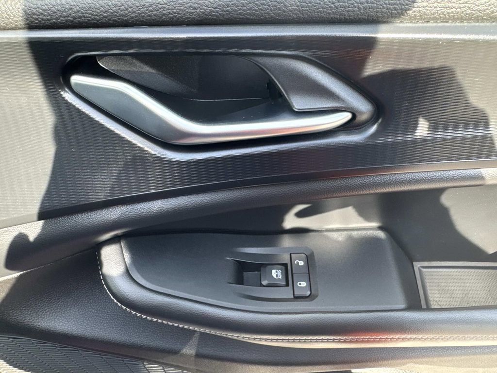 Used 2023 Jeep Grand Cherokee L Laredo image 15