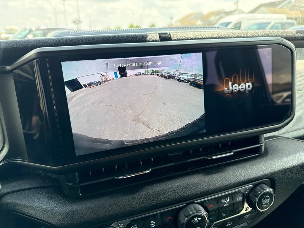 Used 2024 Jeep Wrangler Unlimited AWD/4WD image 21