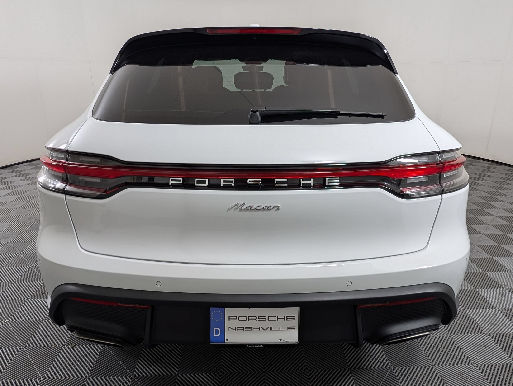 Certified 2026 Porsche Macan AWD/4WD image 11