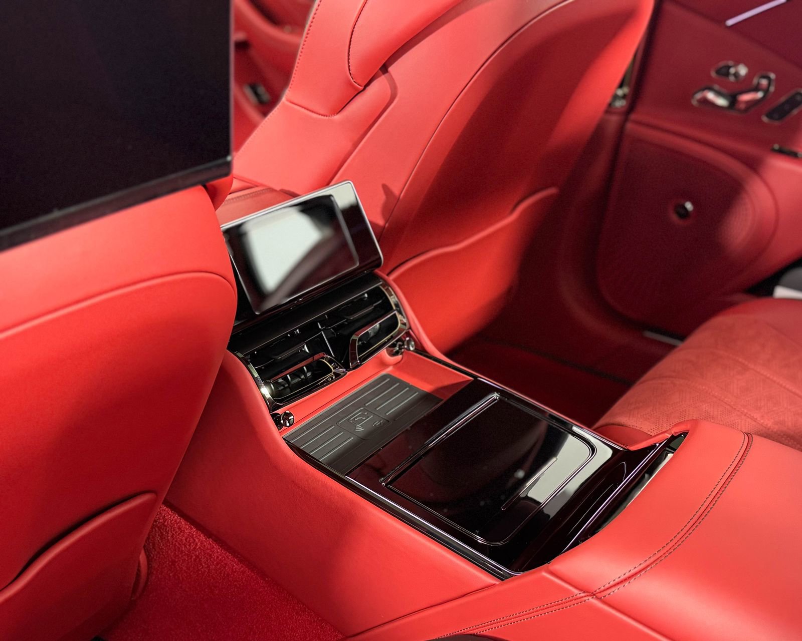 New 2025 Bentley Flying Spur Plug-In Hybrid image 45