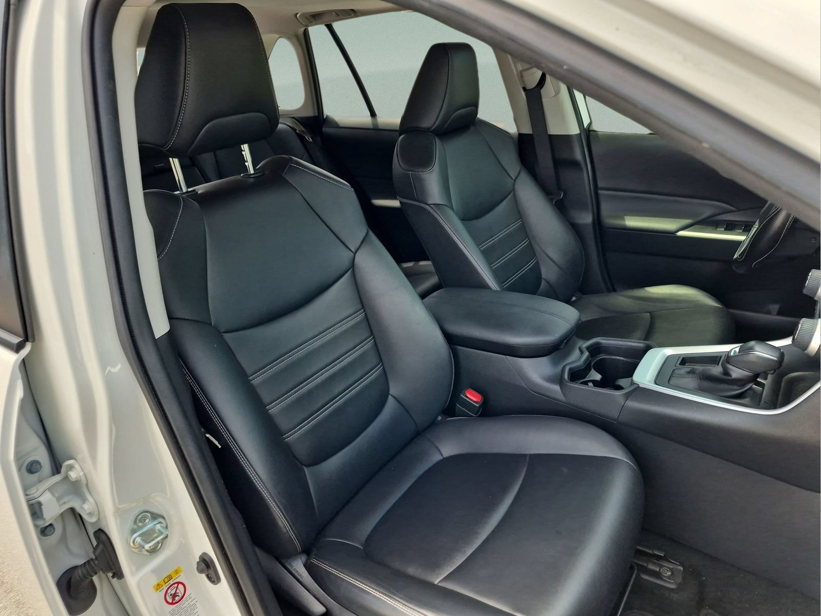 Used 2019 Toyota RAV4 XLE Premium FWD image 19