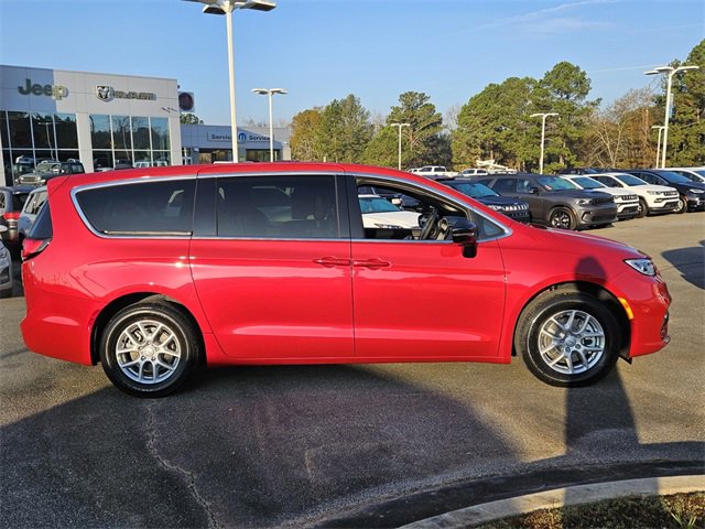 New 2026 Chrysler Pacifica Select image 12