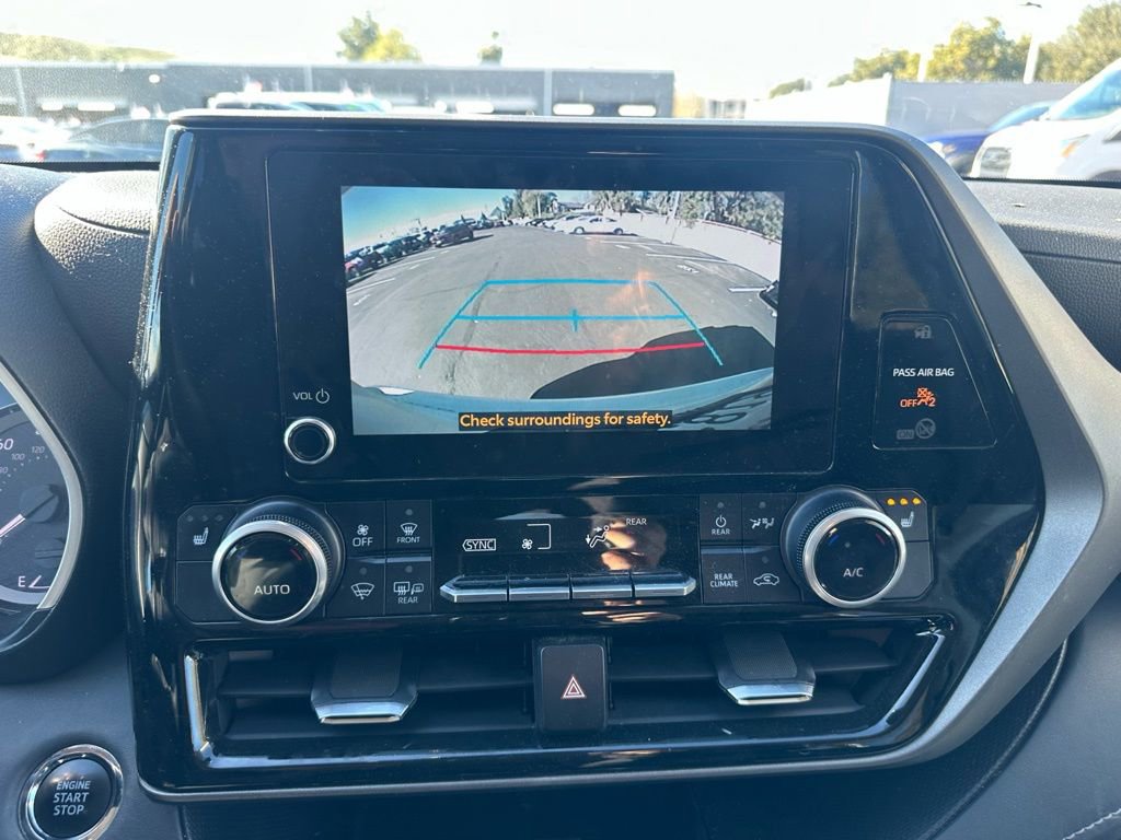Used 2023 Toyota Highlander XLE image 12