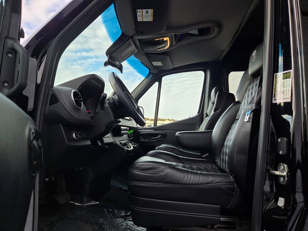 Used 2024 Mercedes-Benz Sprinter 2500 image 27