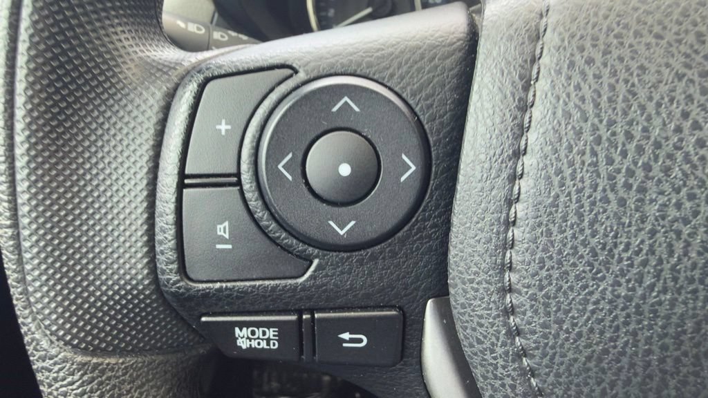 Used 2015 Toyota Corolla LE FWD image 26