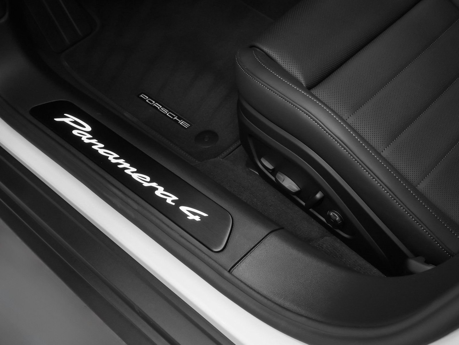 Certified 2026 Porsche Panamera 4 AWD/4WD image 31