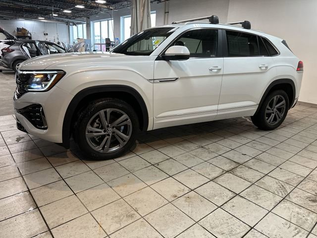 Used 2024 Volkswagen Atlas Cross Sport SEL R-Line image 34