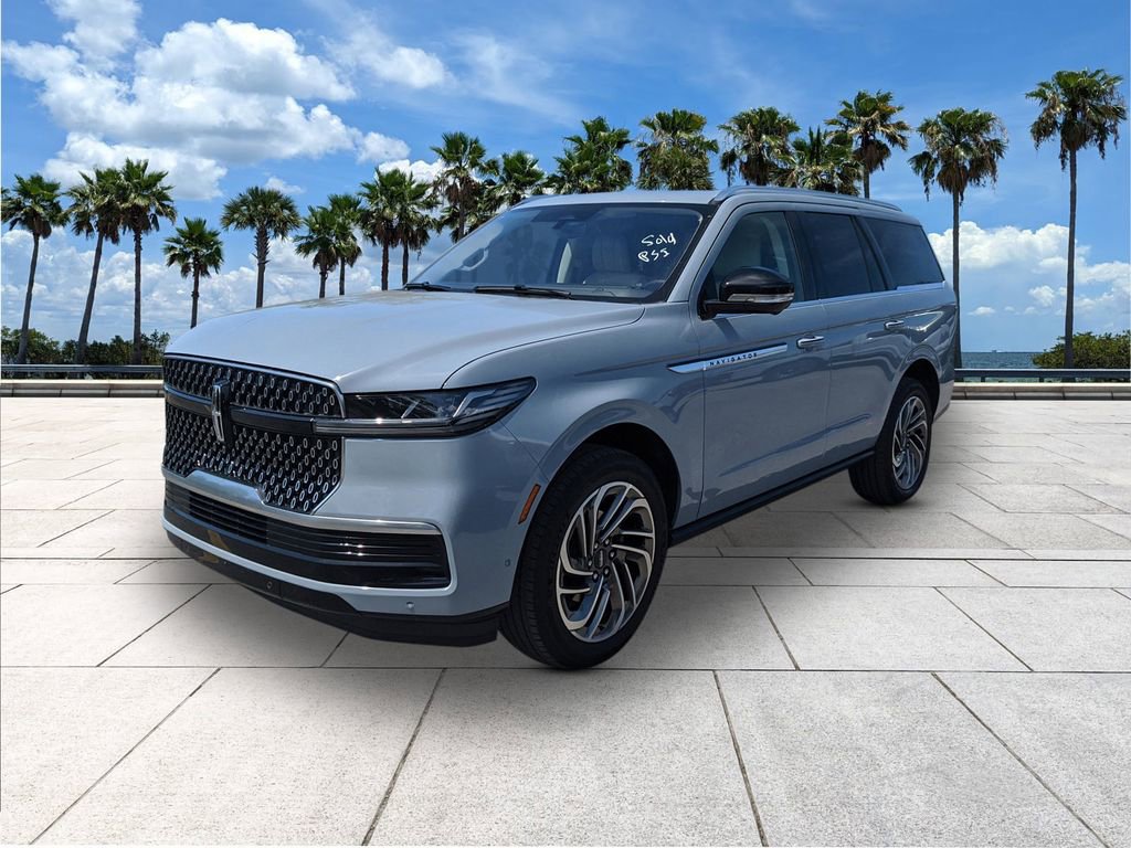 Used 2025 Lincoln Navigator Reserve image 3