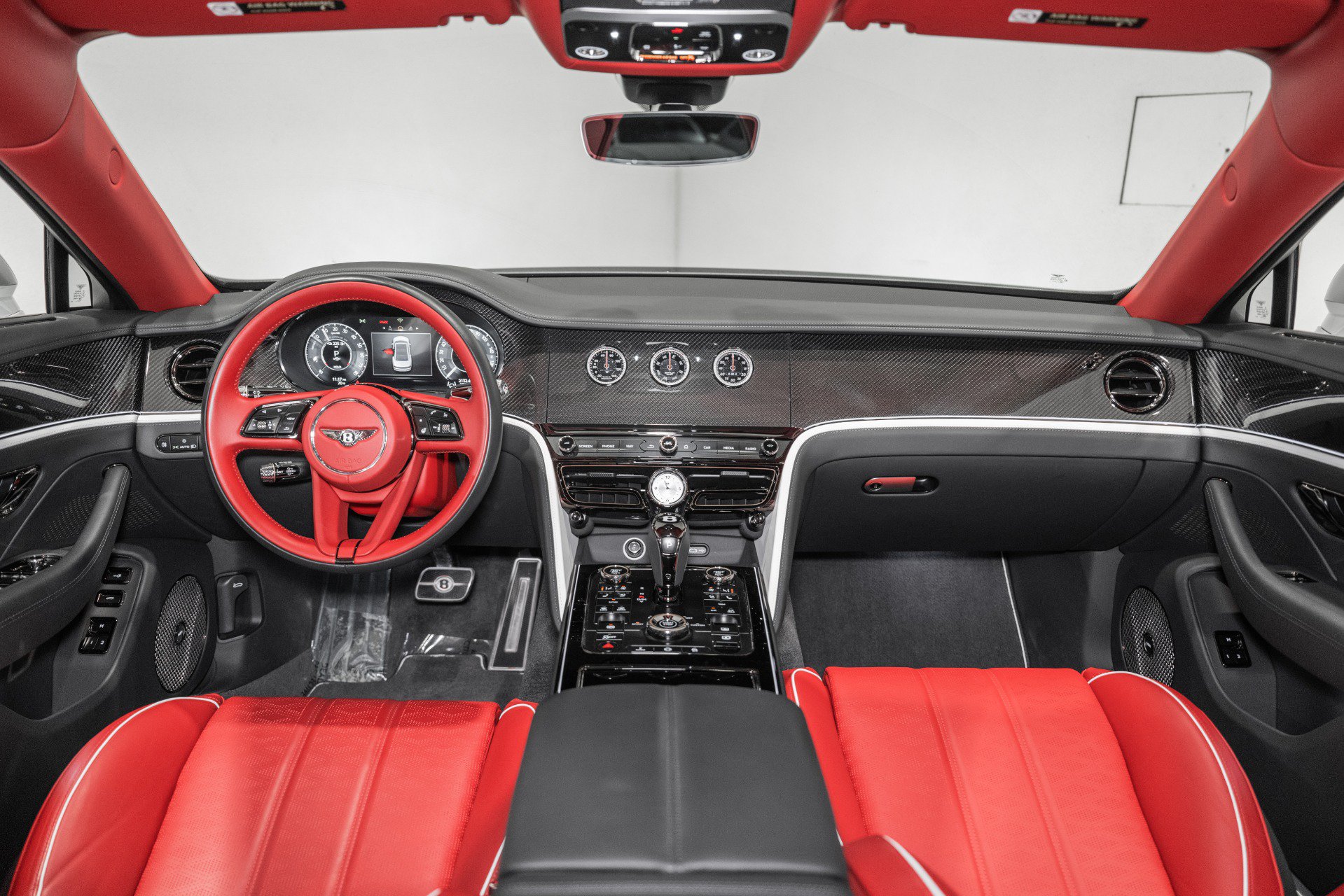 Used 2025 Bentley Flying Spur Plug-In Hybrid AWD/4WD image 34