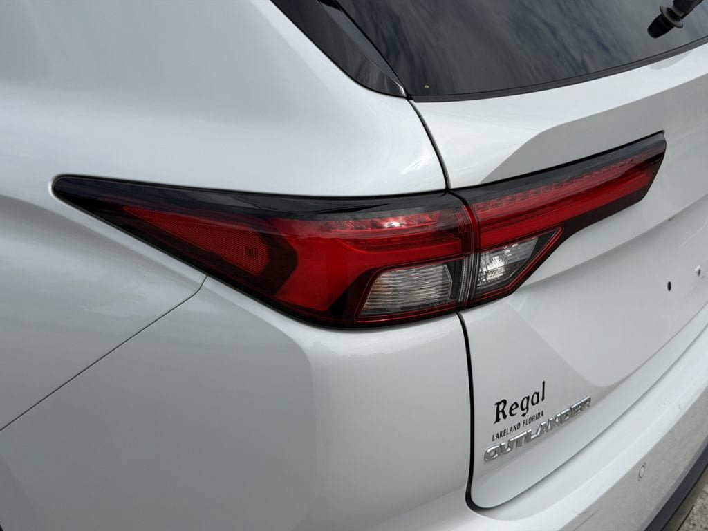 Used 2023 Mitsubishi Outlander SE AWD/4WD image 11
