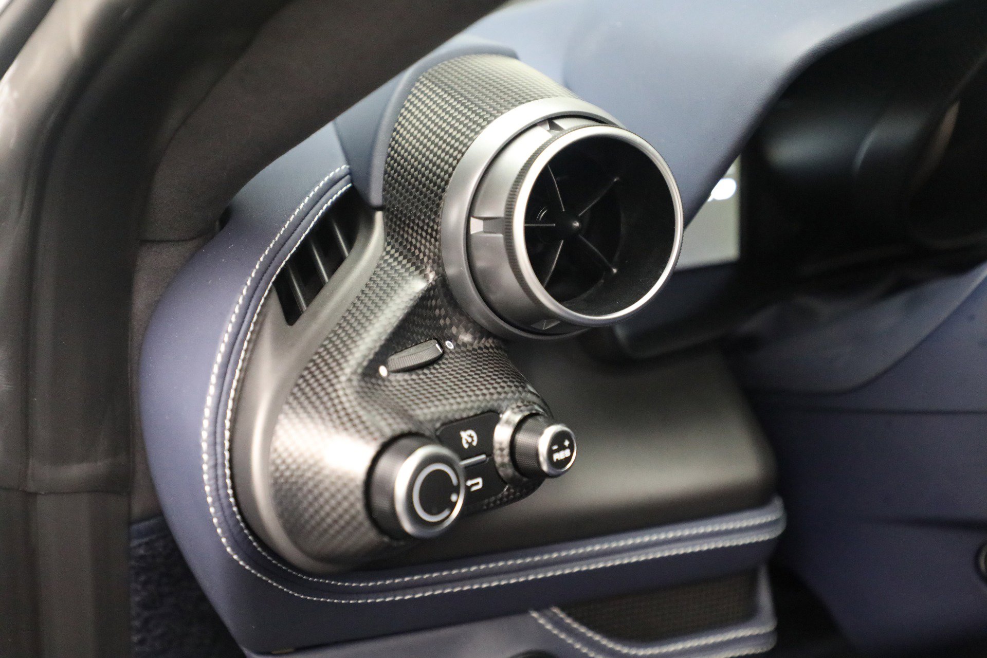 Certified 2022 Ferrari F8 Tributo image 24